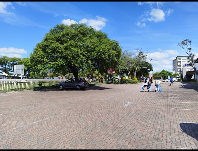 719M² RETAIL TO LET IN WEST ACRES EXT 14